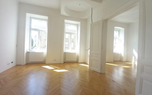Helle Altbauwohnung mit neuer Küche & Top-Lage nahe Elterleinplatz!