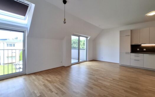 2 Zimmer Dachgeschoßwohnung mit Balkon inkl. Garage