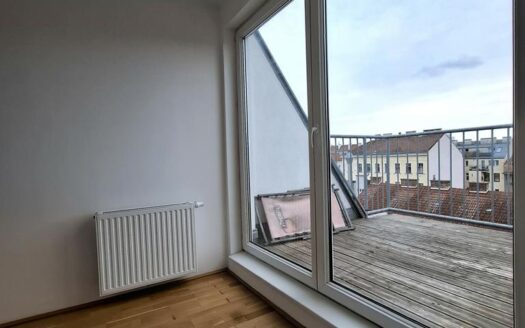 Helle Dachgeschoss-Maisonette mit zwei sonnigen Dachterrassen und Fernblick