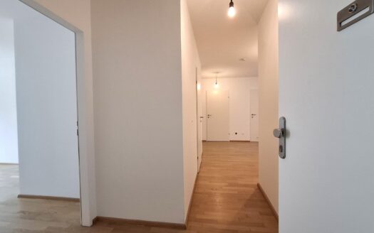 Urbaner Komfort trifft naturnahes Wohnen – Großzügige Wohnung mit Loggia & Garage!